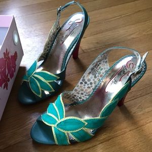 Unique, like new sling back leaf heels